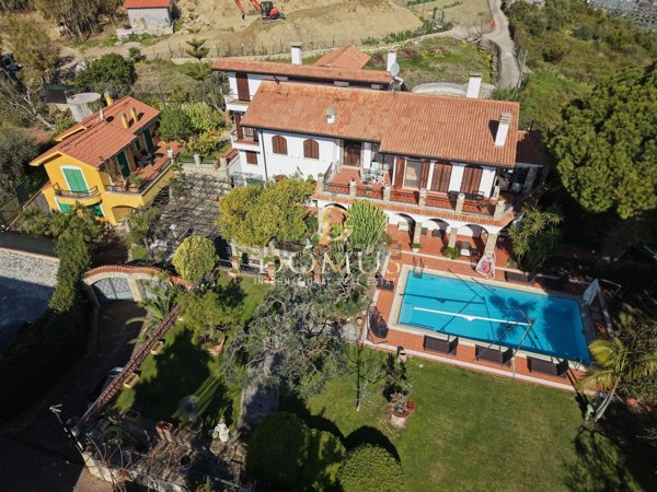 casa indipendente in vendita a Sanremo in zona Coldirodi