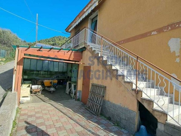 casa indipendente in vendita a Sanremo in zona Bussana Vecchia