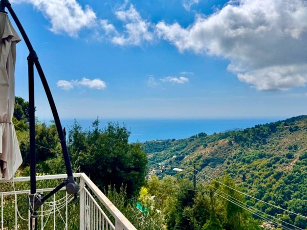 casa indipendente in vendita a Sanremo in zona Coldirodi