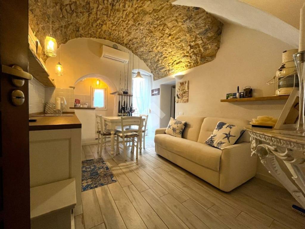 appartamento in vendita a Sanremo in zona Poggio