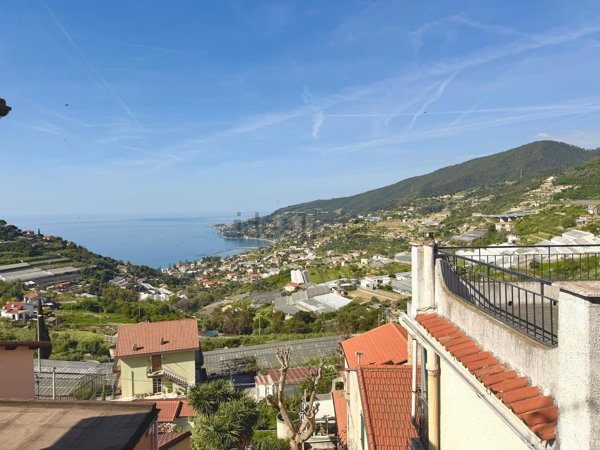 appartamento in vendita a Sanremo in zona Coldirodi