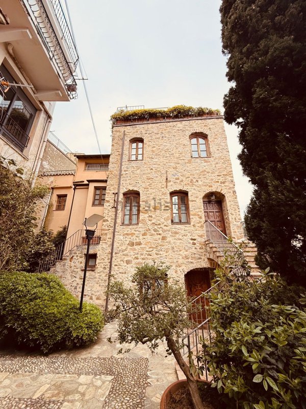 casa indipendente in vendita a Sanremo in zona Coldirodi