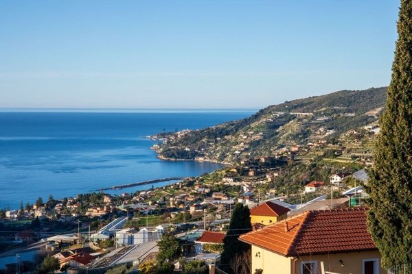 casa indipendente in vendita a Sanremo in zona Coldirodi