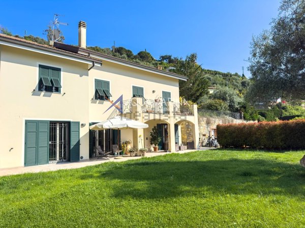 casa indipendente in vendita a Sanremo in zona Coldirodi