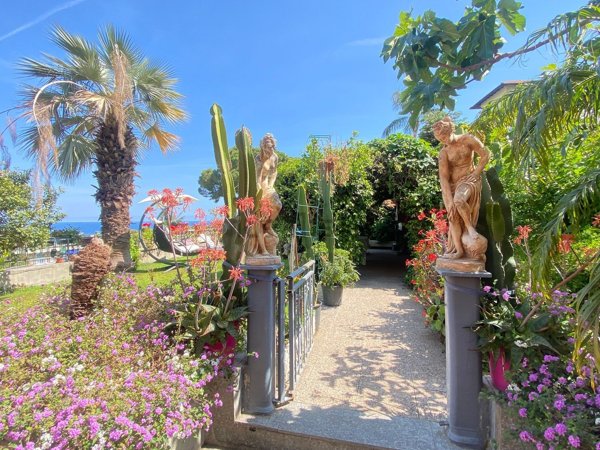 appartamento in vendita a Sanremo in zona Coldirodi