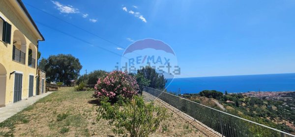 casa indipendente in vendita a Sanremo in zona Poggio