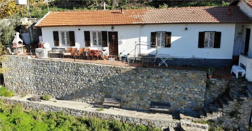casa indipendente in vendita a Sanremo in zona Poggio