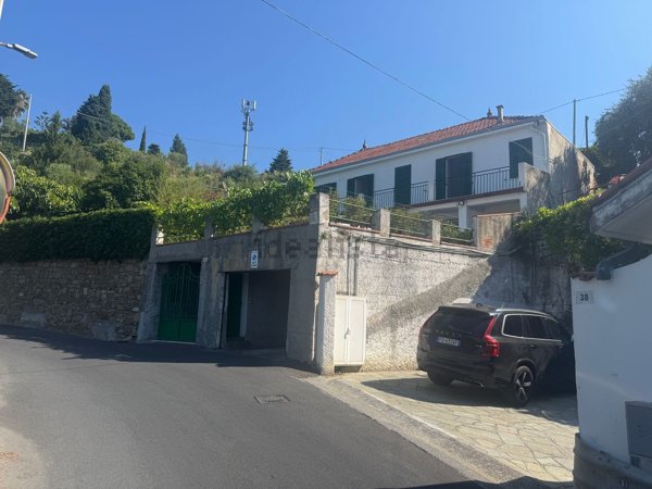 casa indipendente in vendita a Sanremo in zona Bussana