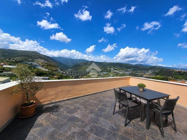 casa indipendente in vendita a Sanremo in zona Poggio