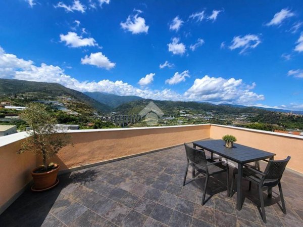 casa indipendente in vendita a Sanremo in zona Poggio
