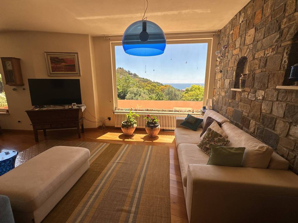 casa indipendente in vendita a Sanremo in zona Bussana