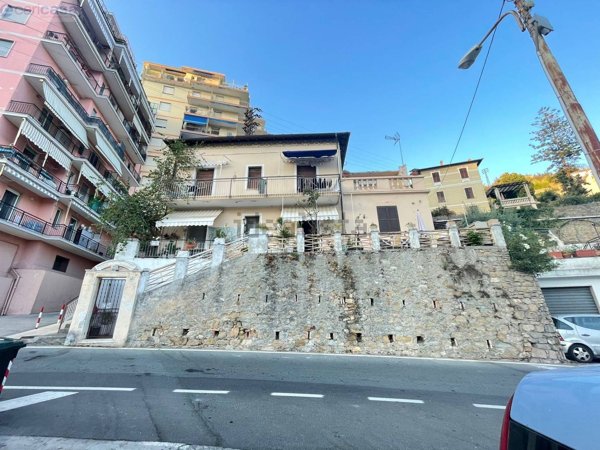 casa indipendente in vendita a Sanremo
