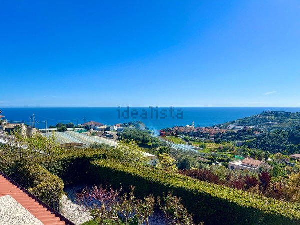 casa indipendente in vendita a Sanremo in zona Bussana
