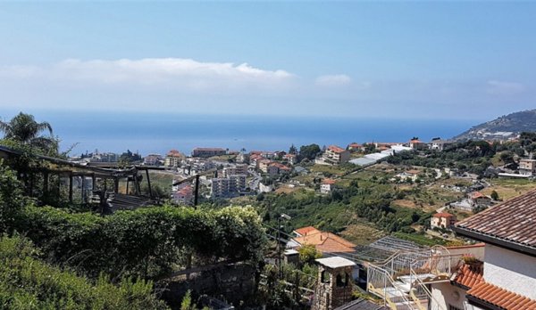 casa indipendente in vendita a Sanremo
