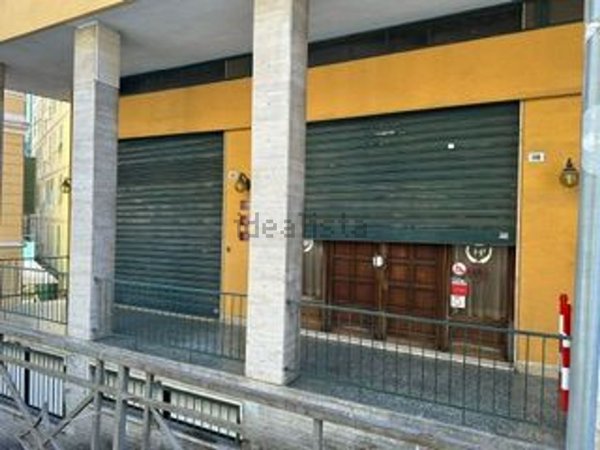 locale commerciale in vendita a Sanremo