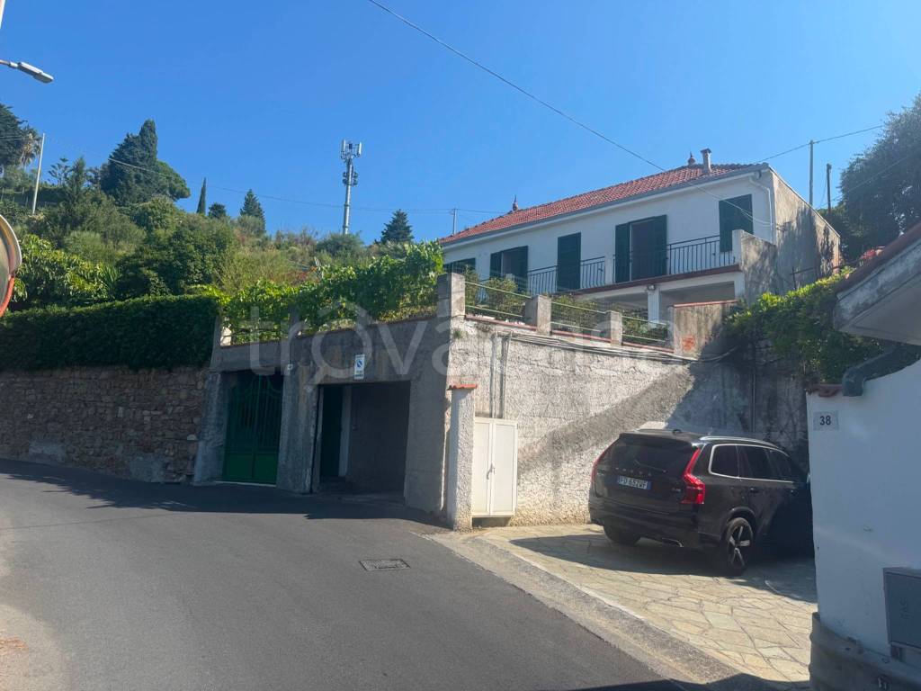 casa indipendente in vendita a Sanremo in zona Bussana