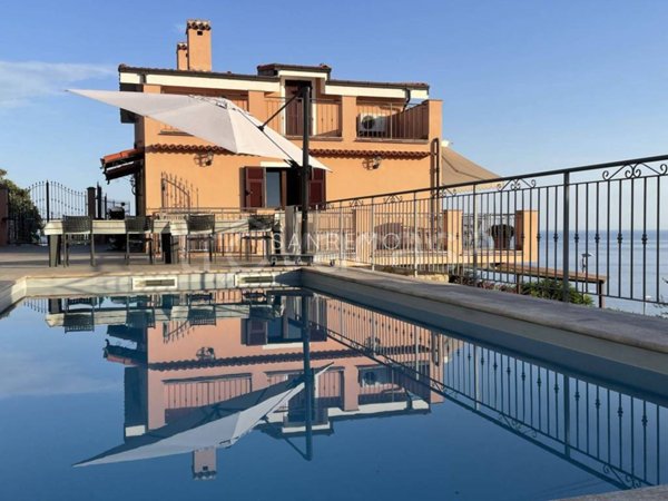 casa indipendente in vendita a Sanremo in zona Poggio