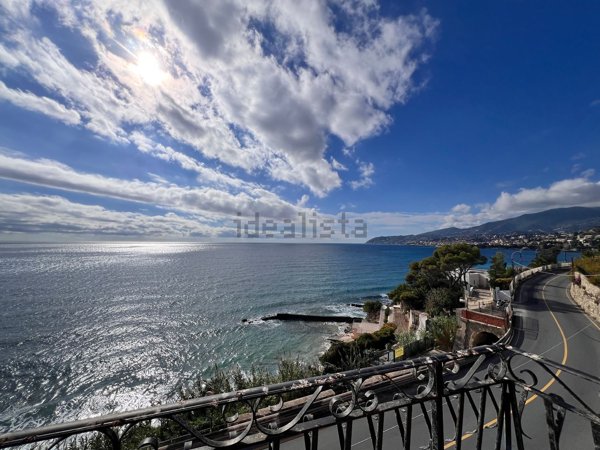 appartamento in vendita a Sanremo in zona Poggio