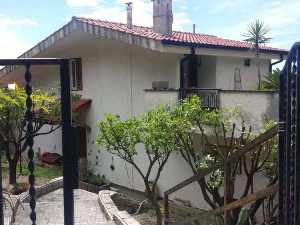 casa indipendente in vendita a Sanremo in zona Coldirodi
