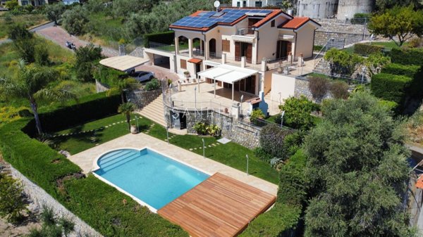 casa indipendente in vendita a Sanremo