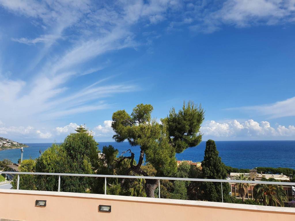 appartamento in vendita a Sanremo in zona Poggio