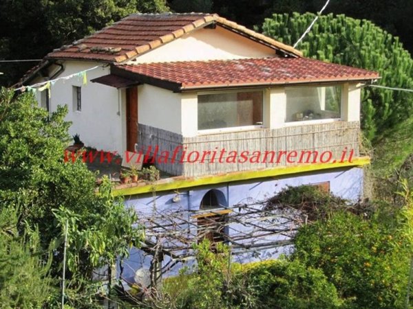 casa indipendente in vendita a Sanremo in zona Poggio