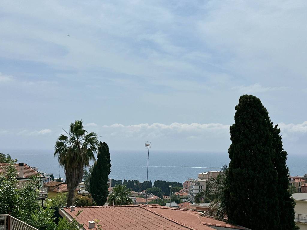 appartamento in vendita a Sanremo in zona Coldirodi