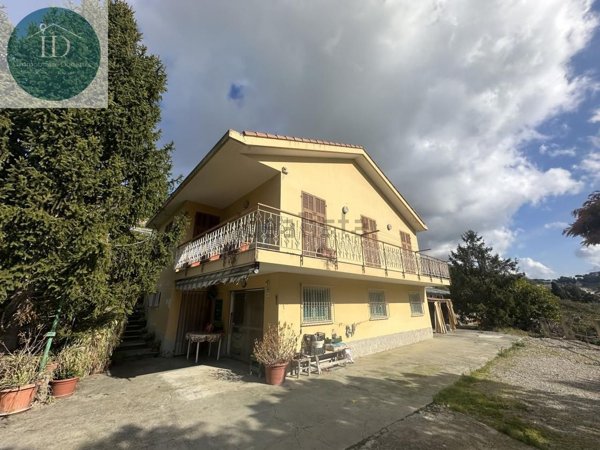 casa indipendente in vendita a Sanremo in zona Coldirodi