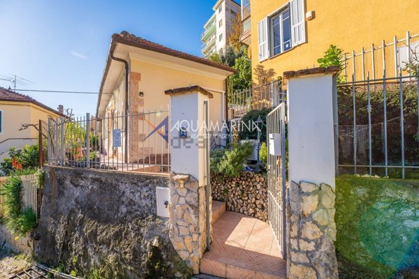 casa indipendente in vendita a Sanremo in zona Poggio