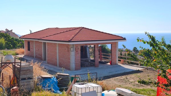 casa indipendente in vendita a Sanremo in zona Coldirodi