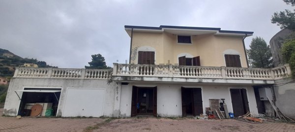 casa indipendente in vendita a Sanremo in zona Coldirodi