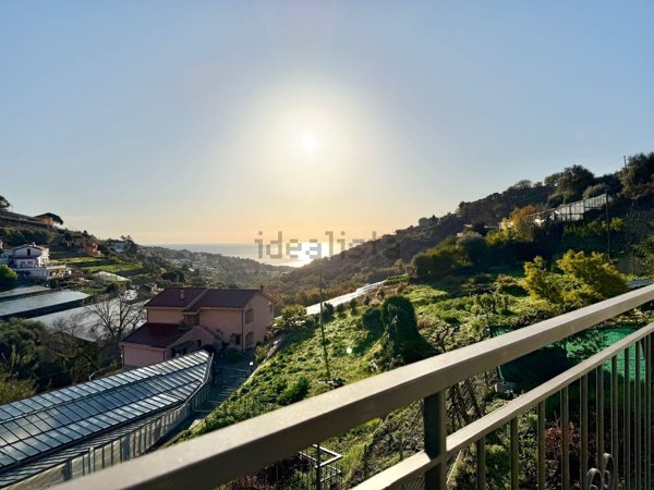casa indipendente in vendita a Sanremo in zona Coldirodi