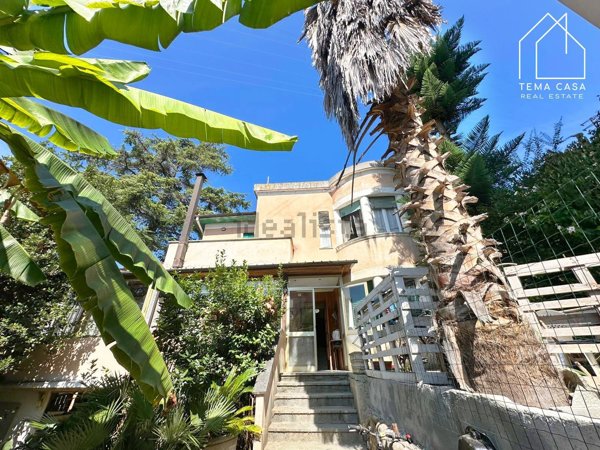 casa indipendente in vendita a Sanremo in zona Poggio