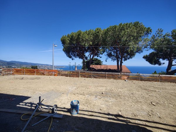 casa indipendente in vendita a Sanremo in zona Coldirodi
