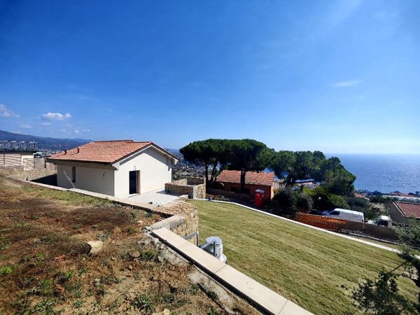 casa indipendente in vendita a Sanremo in zona Coldirodi