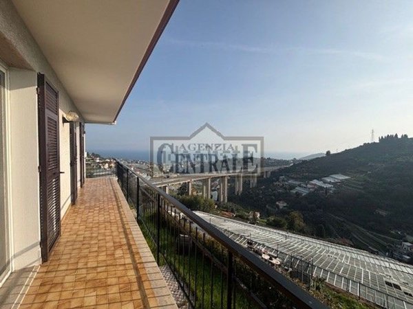 casa indipendente in vendita a Sanremo in zona Coldirodi