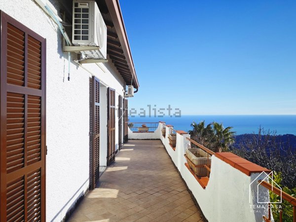 casa indipendente in vendita a Sanremo in zona Coldirodi