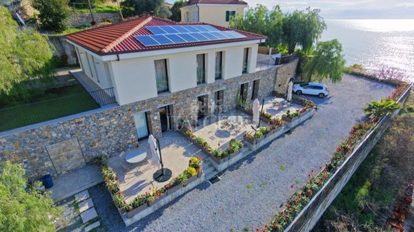 casa indipendente in vendita a Sanremo in zona Poggio