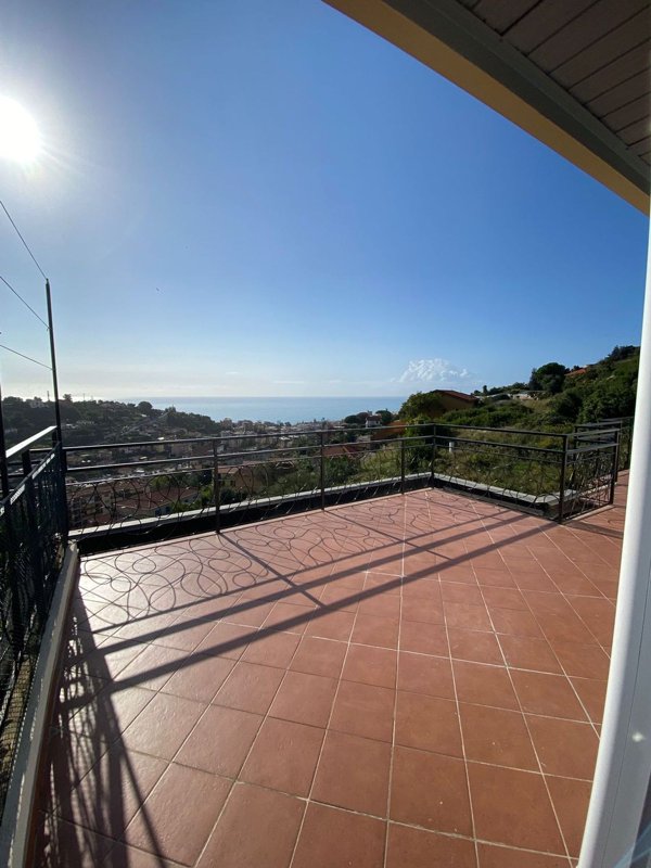 appartamento in vendita a Sanremo in zona Poggio