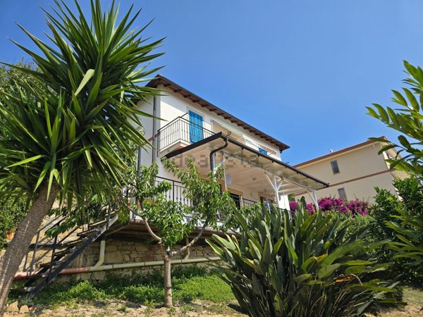 casa indipendente in vendita a Sanremo in zona Poggio