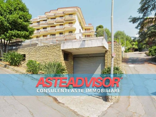 locale commerciale in vendita a Sanremo