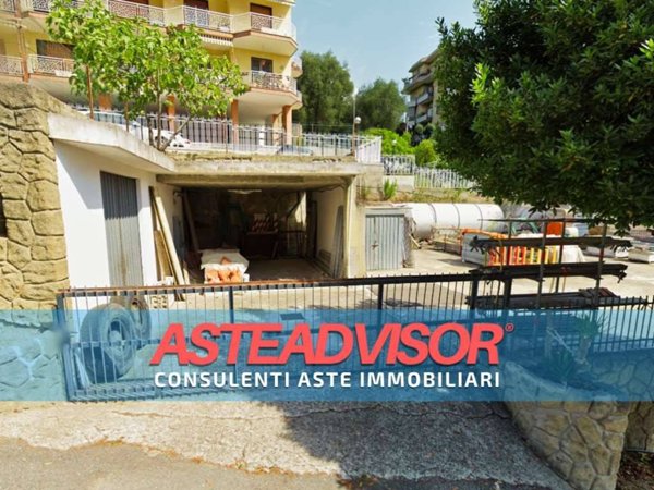 locale commerciale in vendita a Sanremo