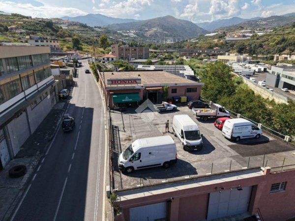 locale commerciale in vendita a Sanremo in zona Bussana