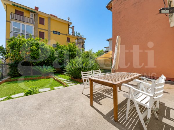casa indipendente in vendita a Sanremo in zona Poggio
