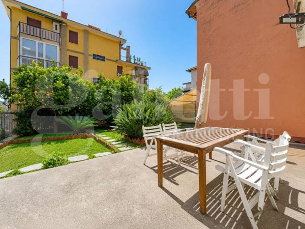casa indipendente in vendita a Sanremo in zona Poggio