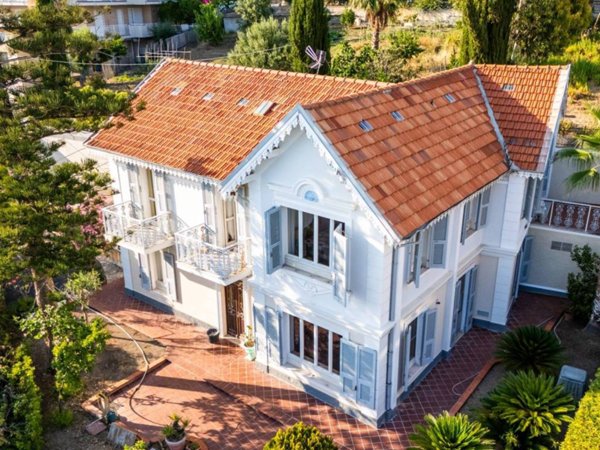 casa indipendente in vendita a Sanremo in zona Poggio