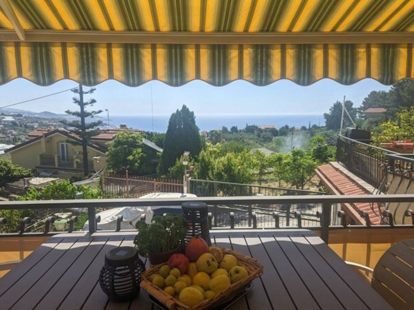 casa indipendente in vendita a Sanremo in zona Coldirodi