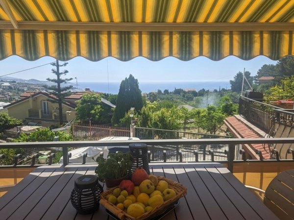 casa indipendente in vendita a Sanremo in zona Coldirodi