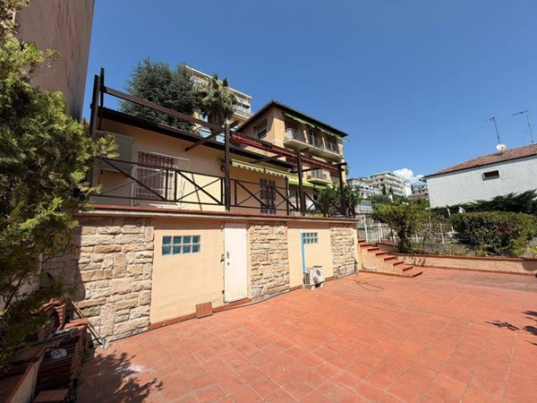 casa indipendente in vendita a Sanremo in zona Poggio