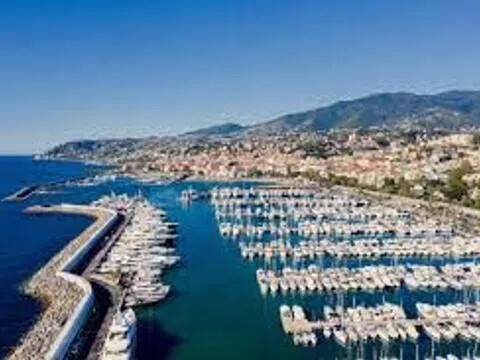 intera palazzina in vendita a Sanremo in zona Poggio